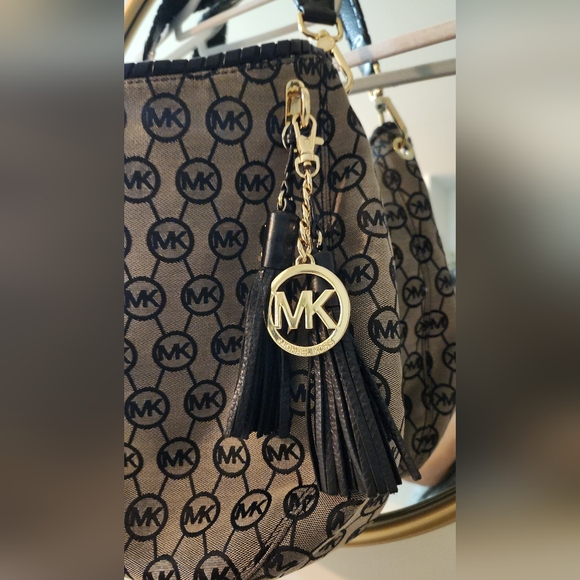 MICHAEL KORS PURSE with a signature monogram coach - Picture 6 of 7